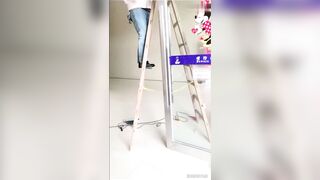 户外勾引巨乳萌妹花钱请装修师傅修理下面