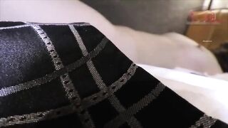 迷奸酒店内迷玩性感白皙女白领扣嫩穴_无套抽插_射精