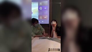 最新流出真实足浴店调教女奴一步步开发少妇女技师一起舔脚