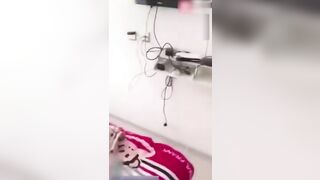 校园霸凌被扒光的学妹好可怜