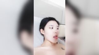 连身肉丝苗窕大奶少妇口交伺候老公激情啪啪