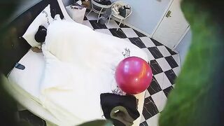 酒店摄像头情趣瑜伽球房未流出带校花女友开房啪啪