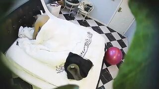 酒店摄像头情趣瑜伽球房未流出带校花女友开房啪啪