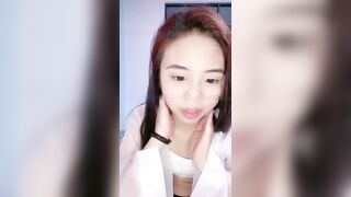 重磅推荐新晋学生妹萝莉小蓝儿下海直播捞钱