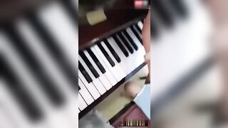 音乐老师课上自慰喷尿正宗音乐老师边上课边自慰高潮