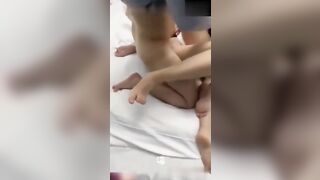 绿帽大神最新真实记录圣诞前夜换妻聚会淫乱的脱衣游戏让两女穿上丝袜共侍一夫