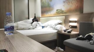 约极骚女技师激情站立扶腰后入先来一发