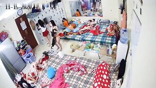 小姐休息室监控破解魔鬼身材情趣内衣