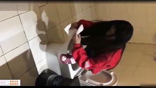 高颜值女大学各种姿势做爱一边打电话一边舔鸡巴