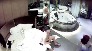 监控破解偷拍小伙和漂亮女友开房啪啪啪