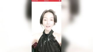 极品颜值女神BloodMoo收费房饱满逼大尺度乍泄牛奶淫水_