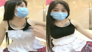 苗窕大奶骚货让男友掰穴玩弄上位坐骑操逼