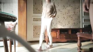 良家美腿小少妇后入内射流出
