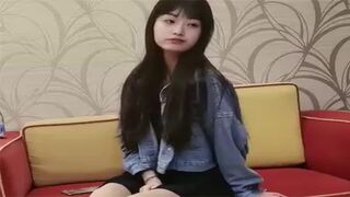 眼镜男探花约了个清纯苗条嫩妹