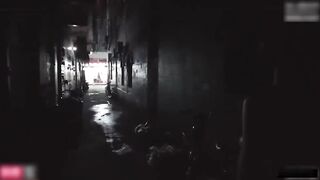 涂着彩绘服装夜晚街头裸行大胆尝试新露出玩法